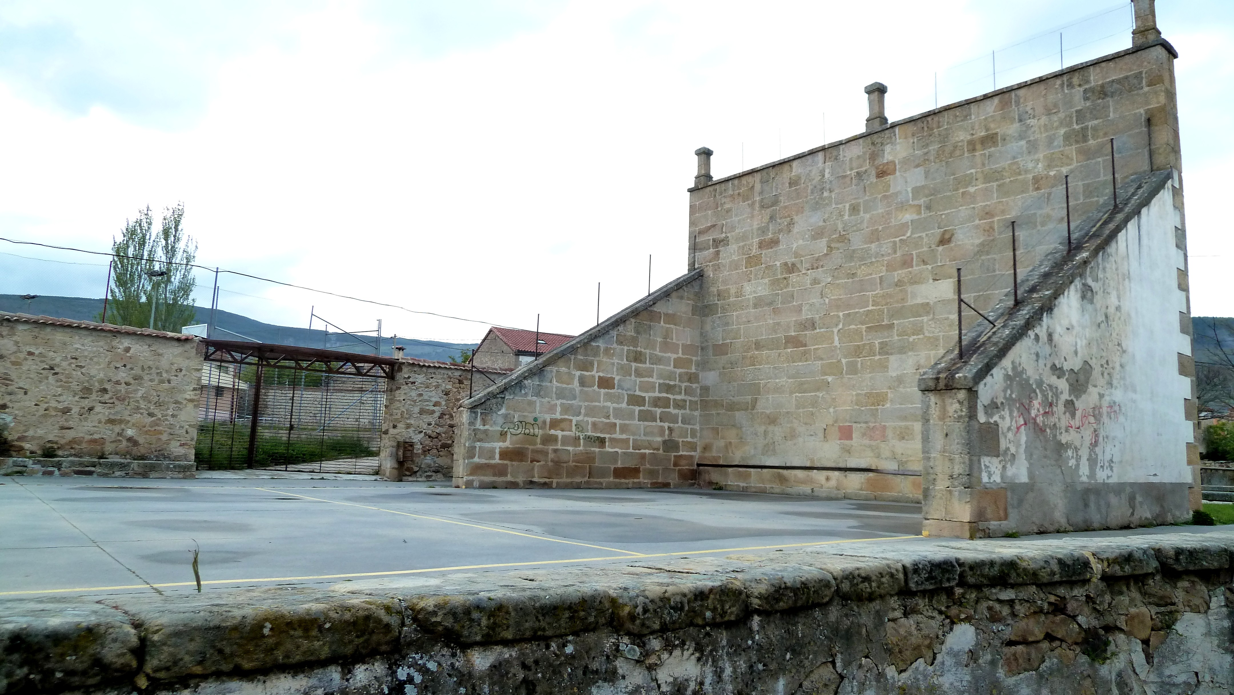 juego de pelota o frontón de Valdeavellano de Tera