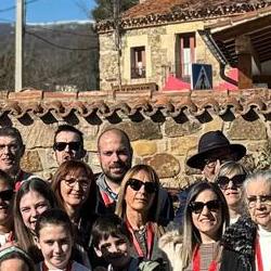 Foto de familia de los Hermanos de San Blas con el Mayordomo Daniel Losilla al frente. Es la primera vez que la hacen y esperemos que no sea la última.